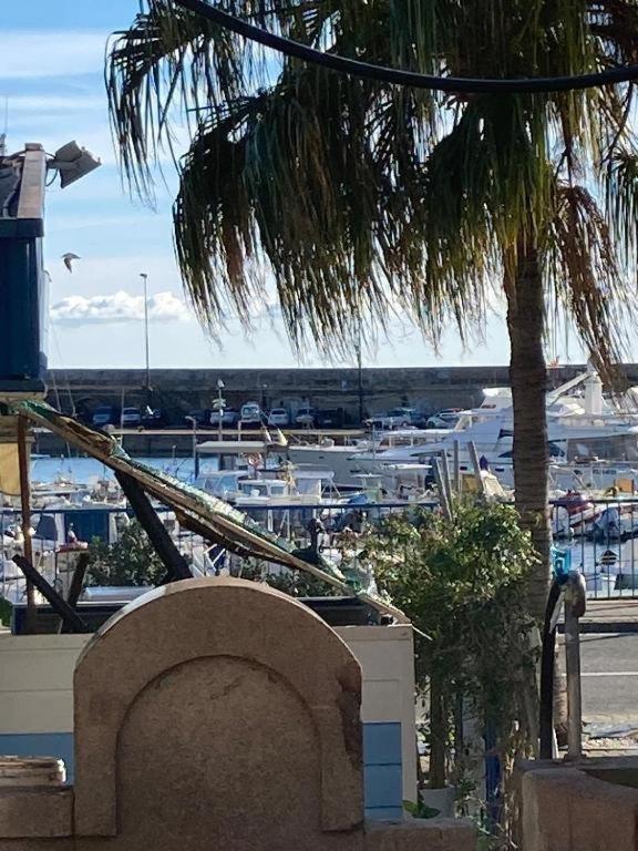 Casa Rosa Lucia Centrale Con Parcheggio Sanremo Luaran gambar