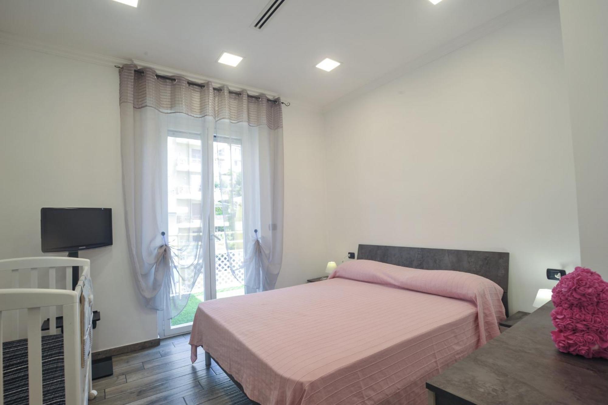 Casa Rosa Lucia Centrale Con Parcheggio Sanremo Luaran gambar