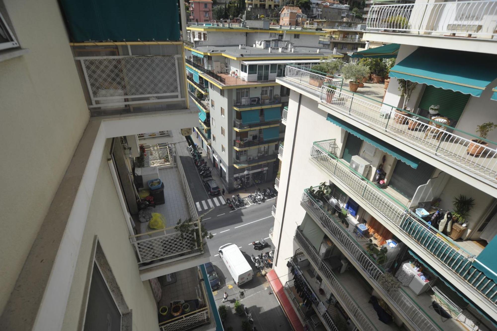 Casa Rosa Lucia Centrale Con Parcheggio Sanremo Luaran gambar