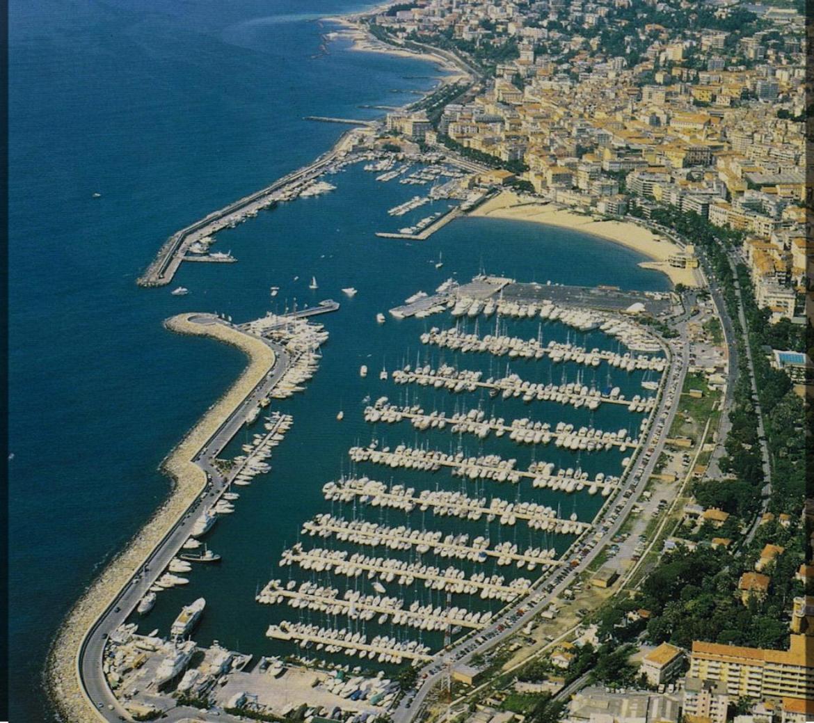 Casa Rosa Lucia Centrale Con Parcheggio Sanremo Luaran gambar