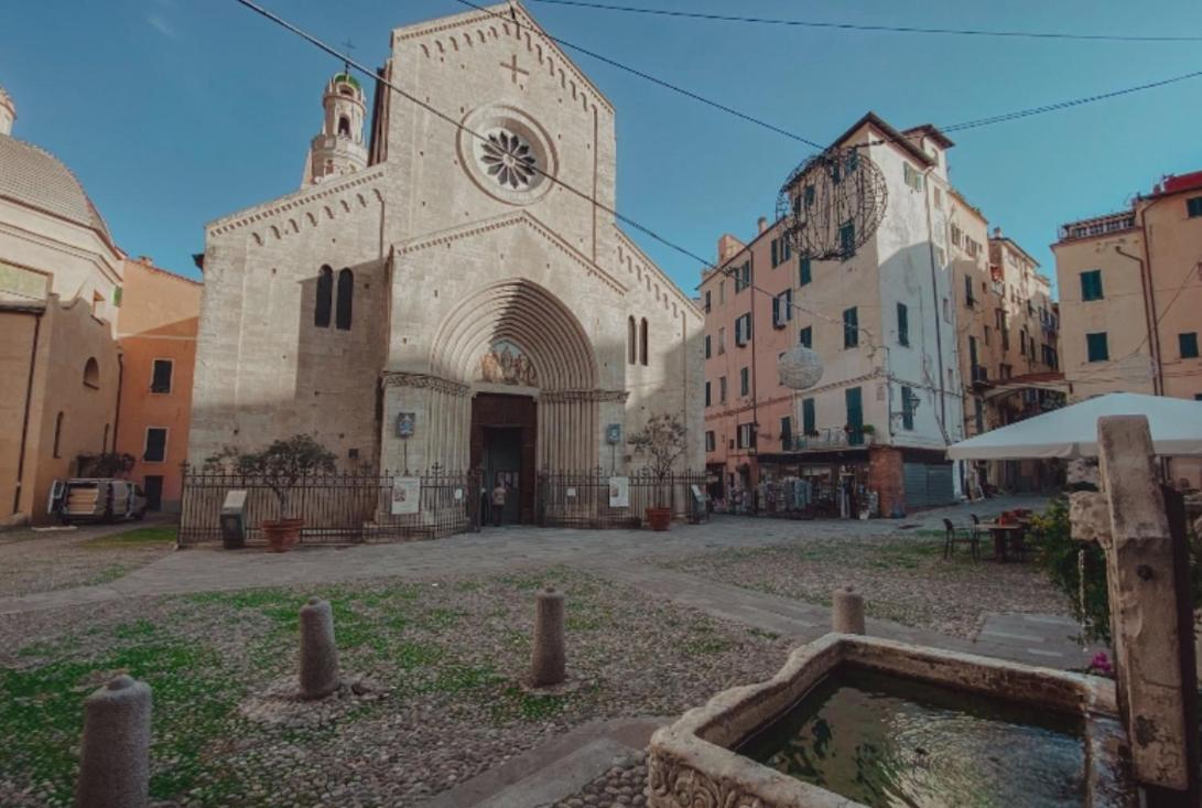 Casa Rosa Lucia Centrale Con Parcheggio Sanremo Luaran gambar